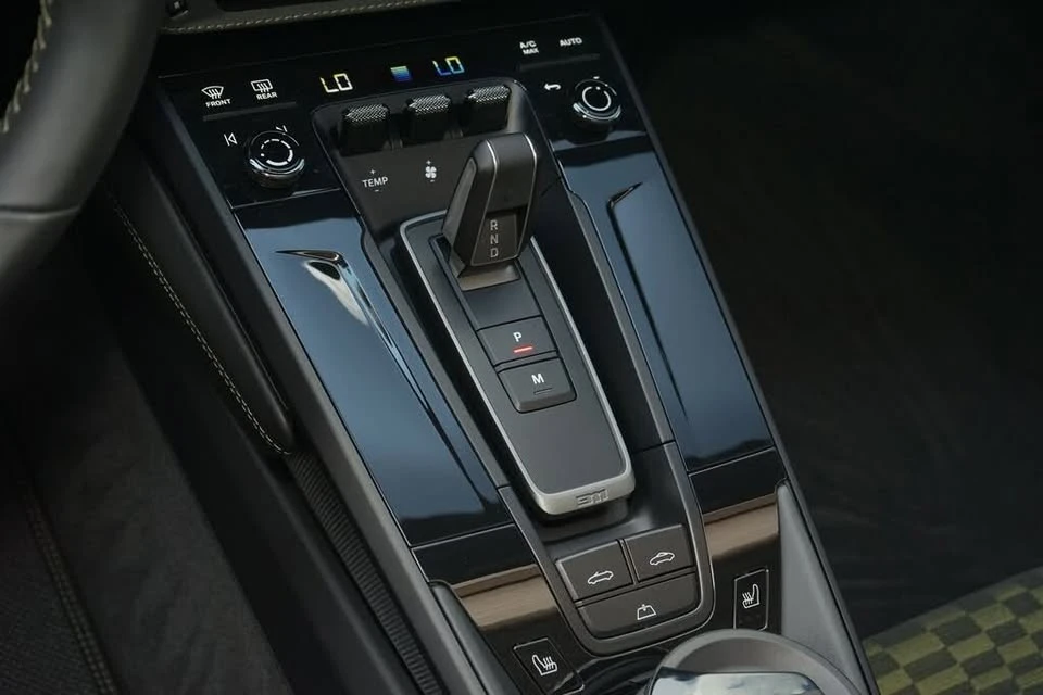 2026 Porsche 911 - Image 19 of 20