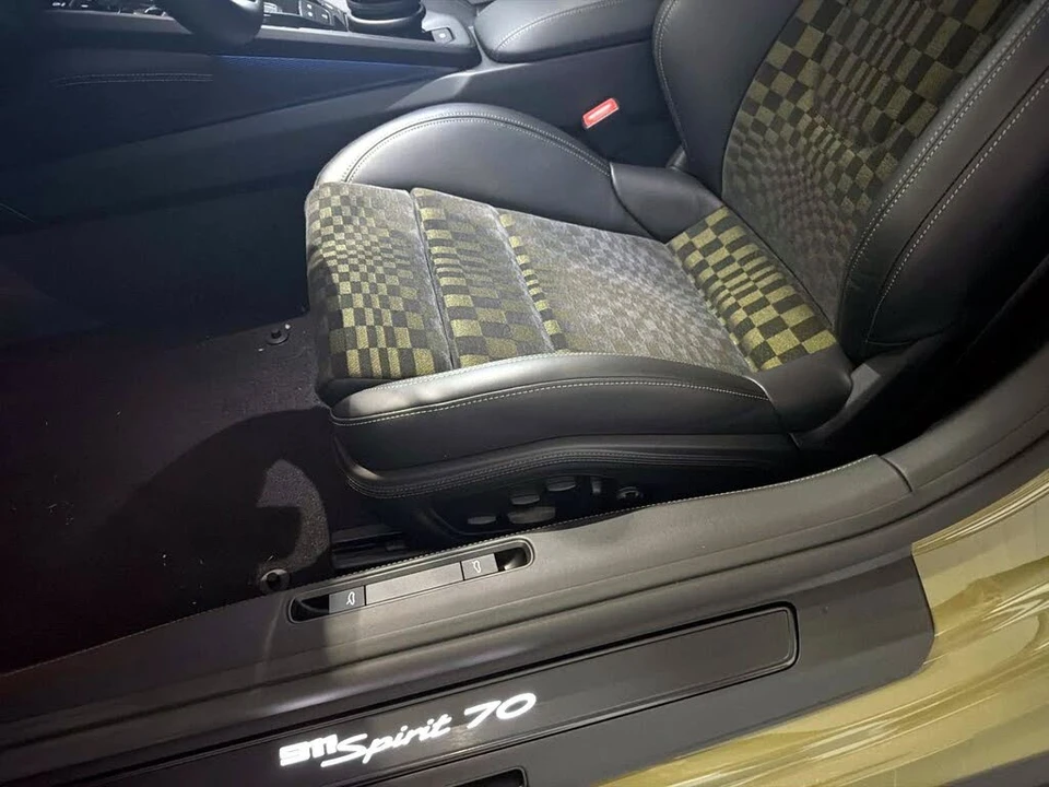 2026 Porsche 911 - Image 13 of 23
