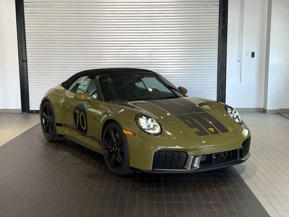 2026 Porsche 911 - Image 8 of 23