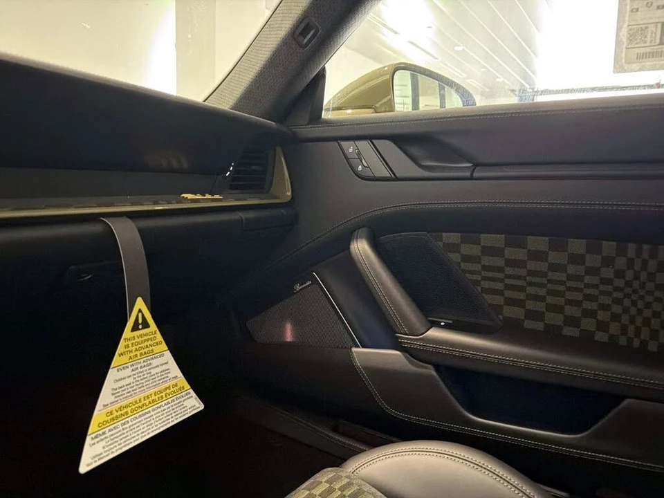 2026 Porsche 911 - Image 15 of 23