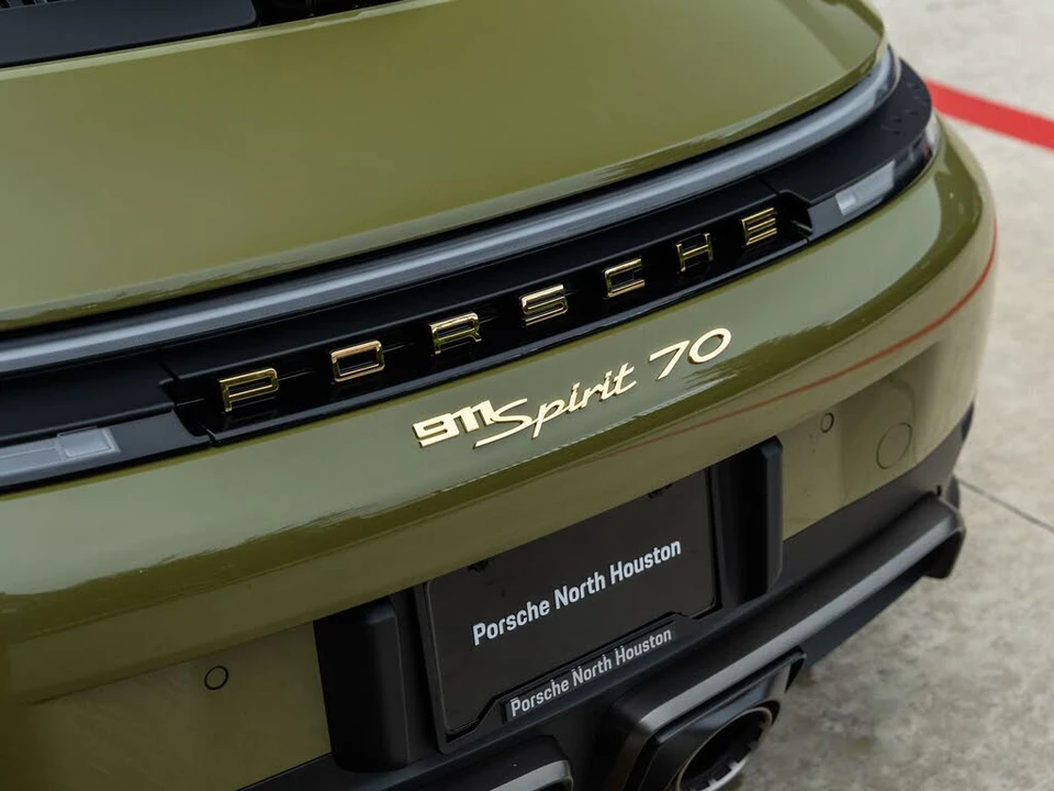 2026 Porsche 911 - Image 27 of 31
