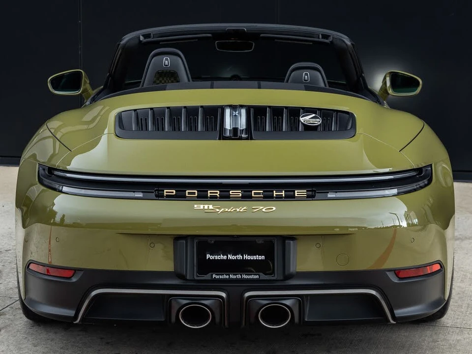 2026 Porsche 911 - Image 12 of 31