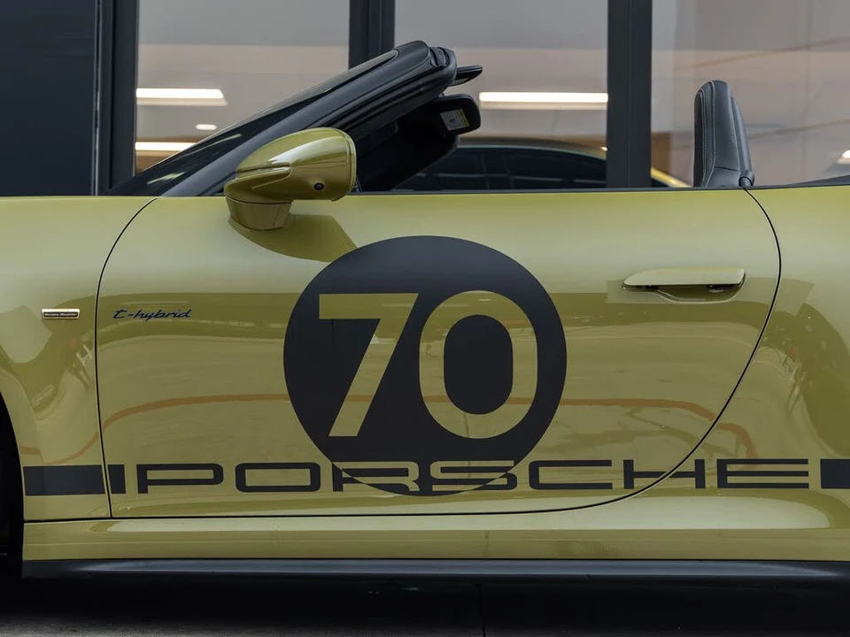 2026 Porsche 911 - Image 19 of 31