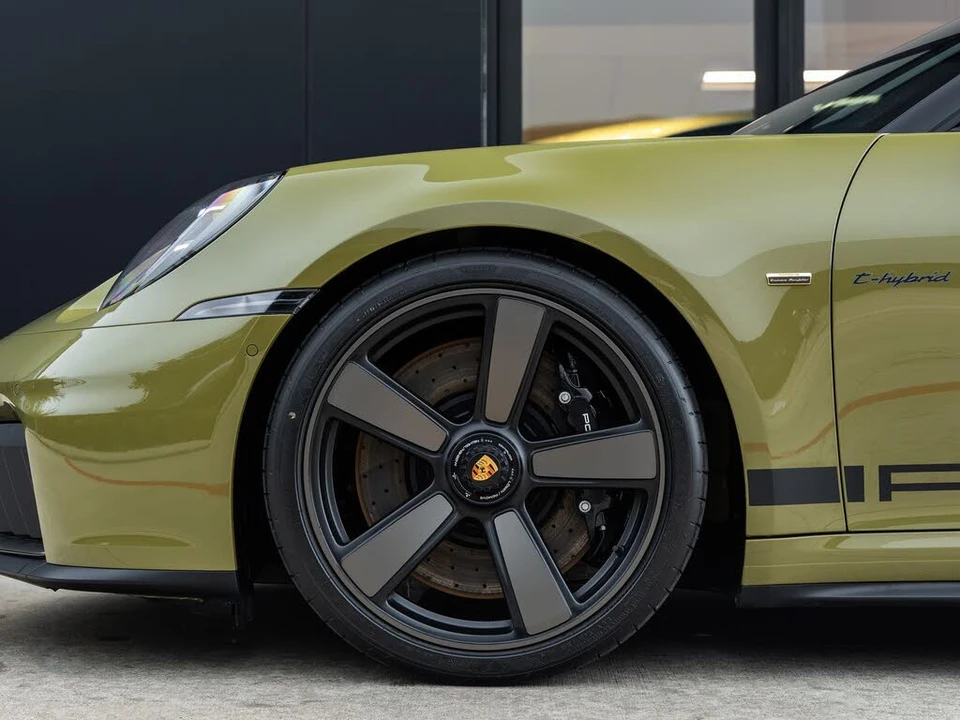 2026 Porsche 911 - Image 16 of 31