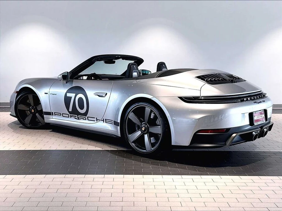 2026 Porsche 911 - Image 3 of 29