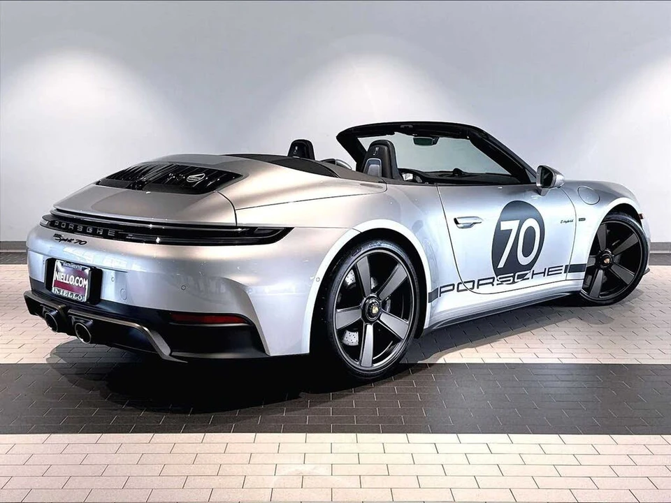 2026 Porsche 911 - Image 7 of 29