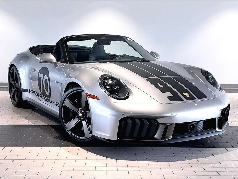 2026 Porsche 911 - Image 9 of 29