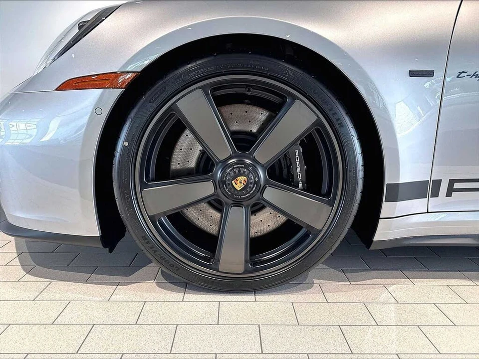 2026 Porsche 911 - Image 11 of 29