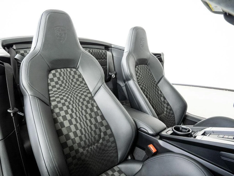 2026 Porsche 911 - Image 21 of 31