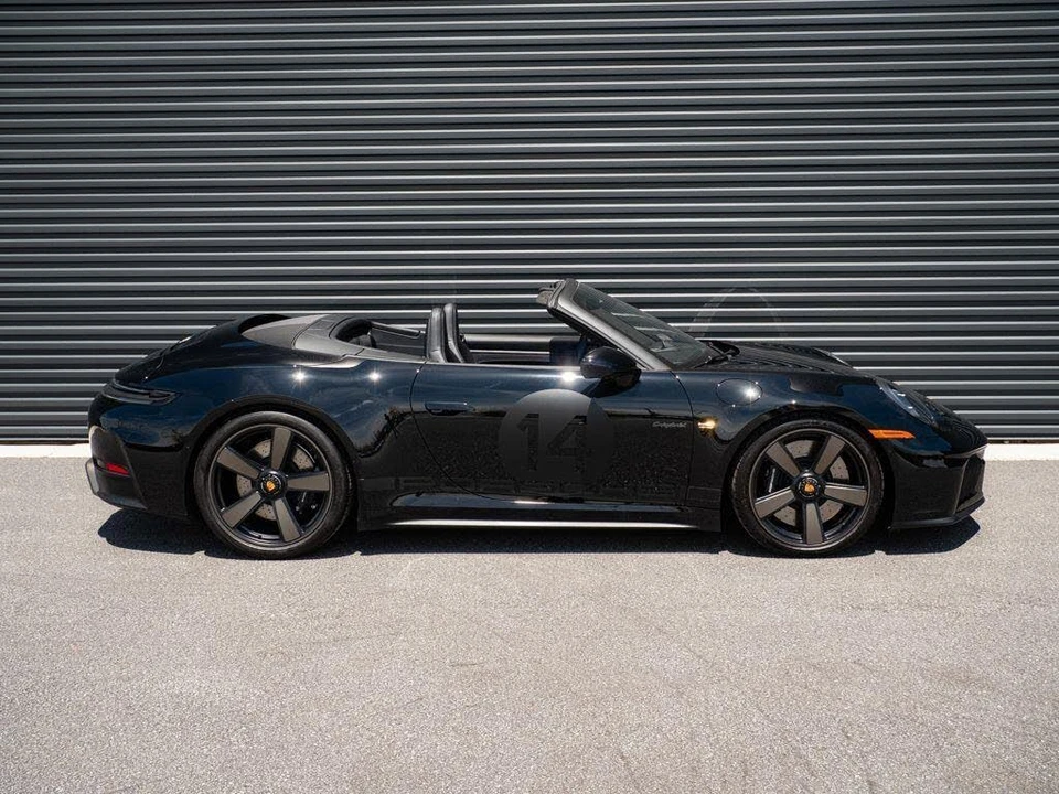 2026 Porsche 911 - Image 25 of 31