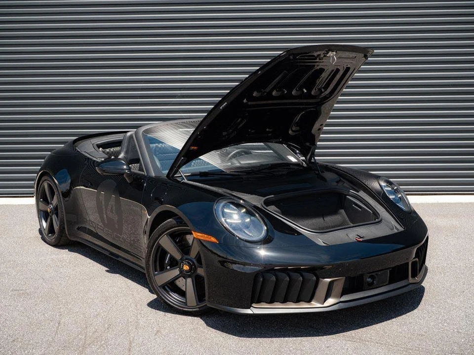 2026 Porsche 911 - Image 28 of 31