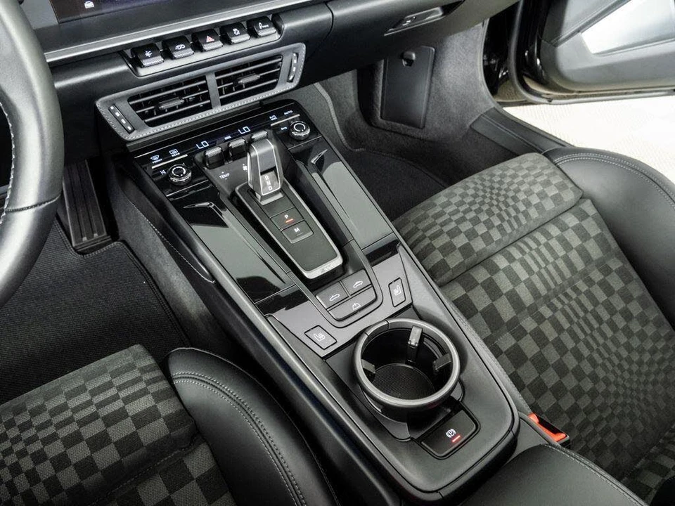 2026 Porsche 911 - Image 18 of 31