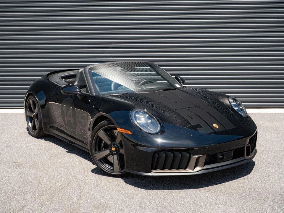 2026 Porsche 911 - Image 24 of 31
