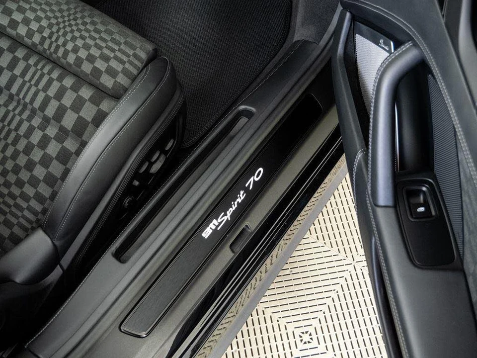 2026 Porsche 911 - Image 23 of 31