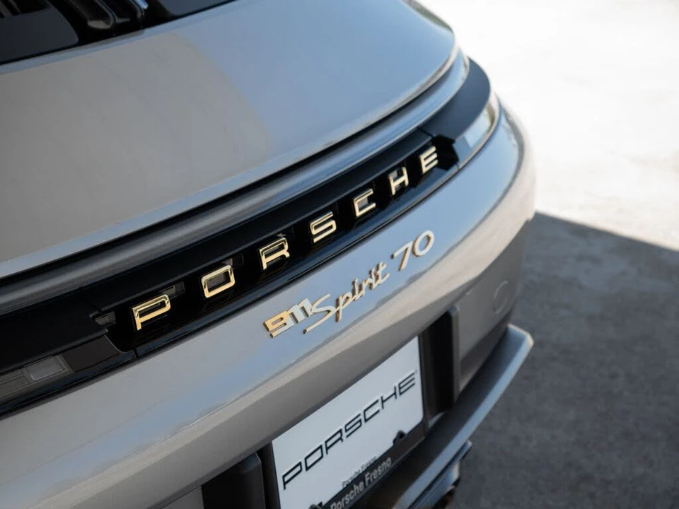 2026 Porsche 911 - Image 19 of 27