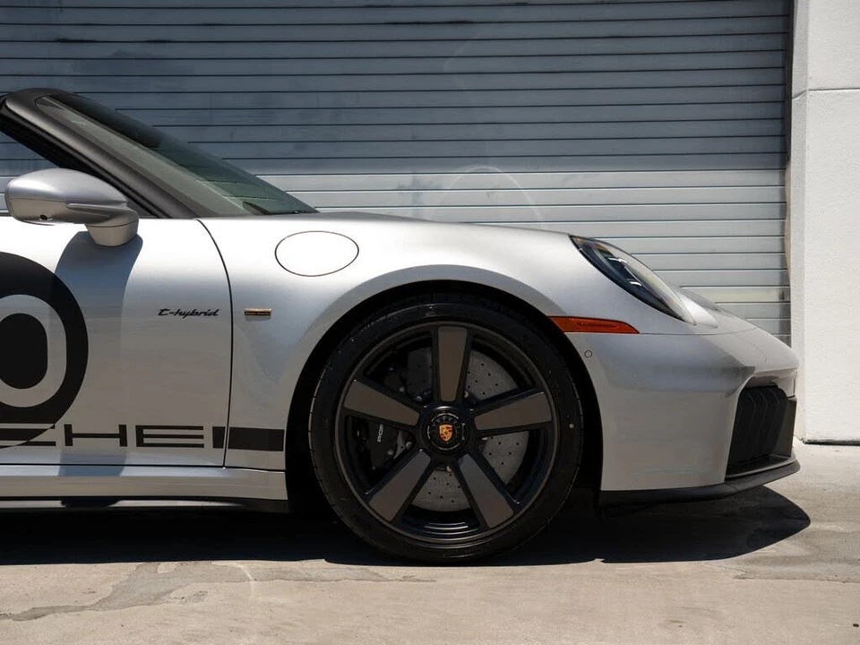 2026 Porsche 911 - Image 10 of 27