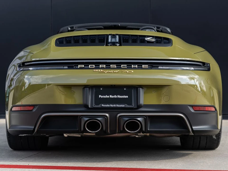 2026 Porsche 911 - Image 13 of 31