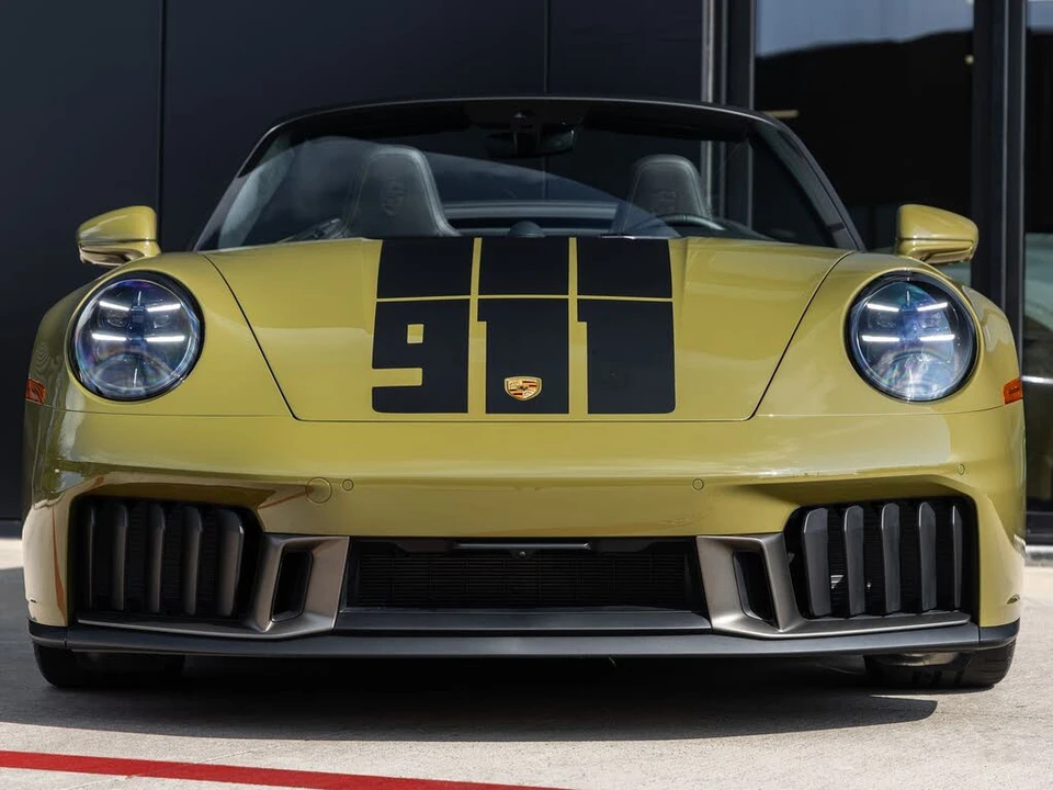2026 Porsche 911 - Image 9 of 31