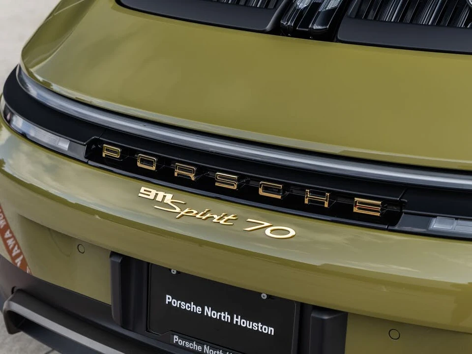 2026 Porsche 911 - Image 22 of 31