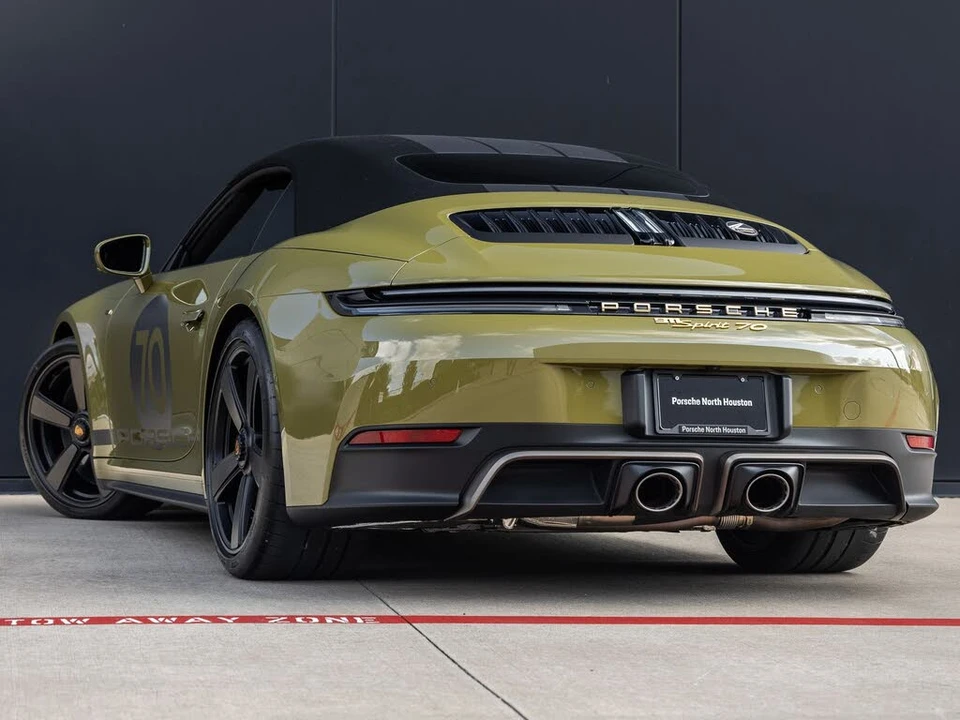 2026 Porsche 911 - Image 11 of 31