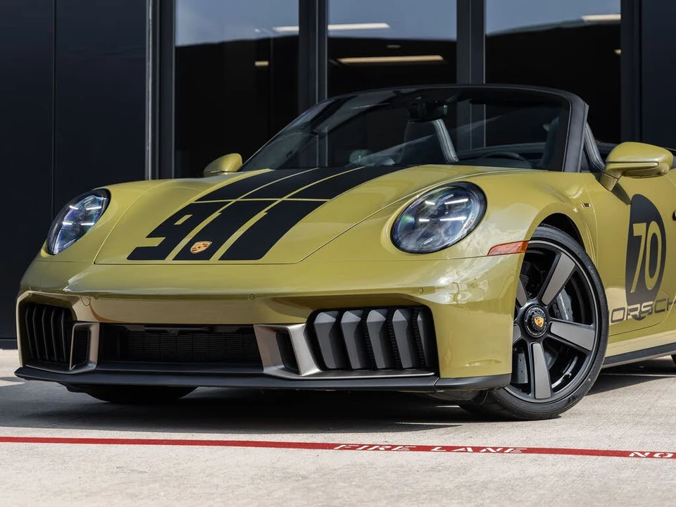 2026 Porsche 911 - Image 7 of 31