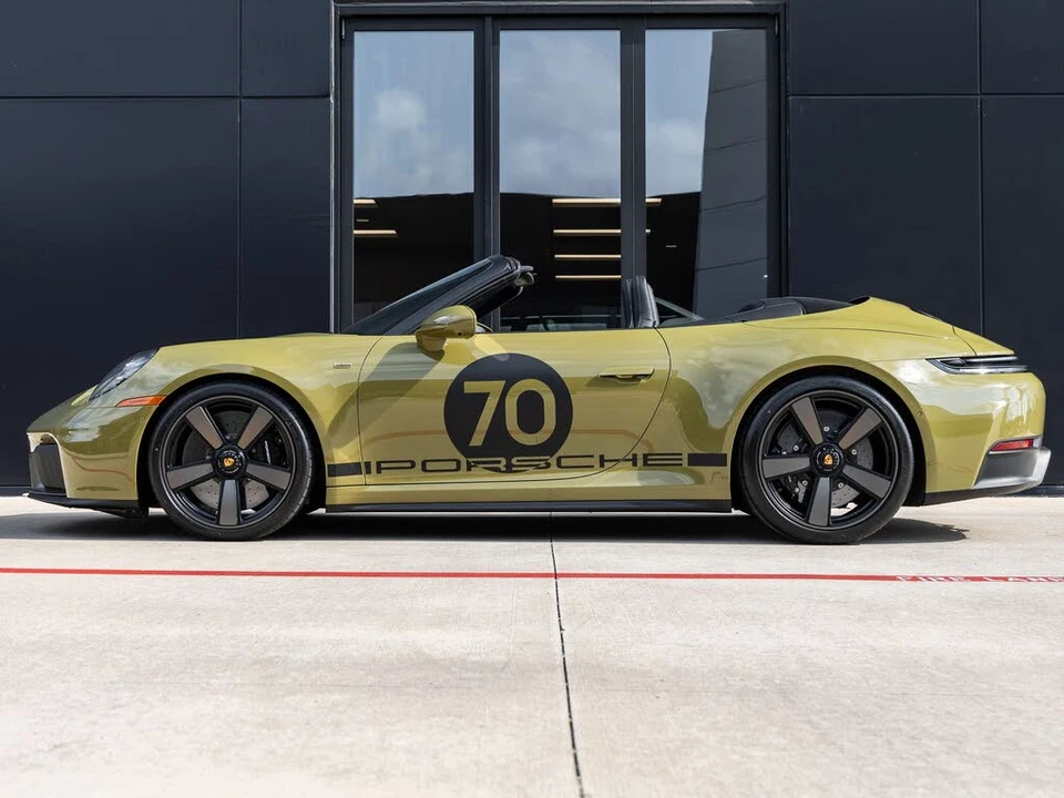 2026 Porsche 911 - Image 2 of 31