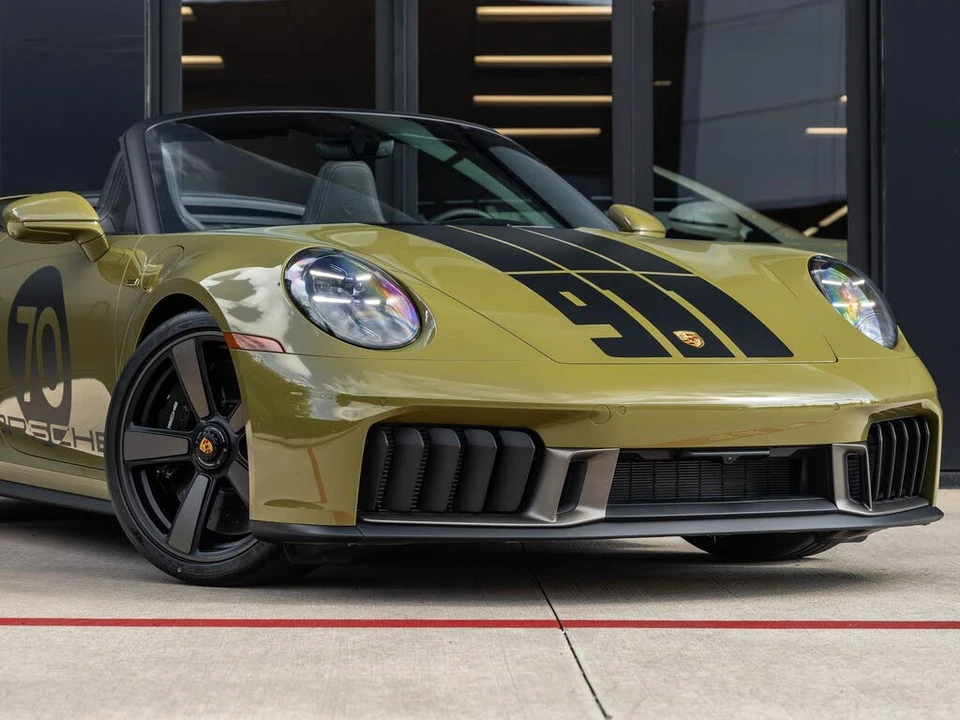 2026 Porsche 911 - Image 10 of 31