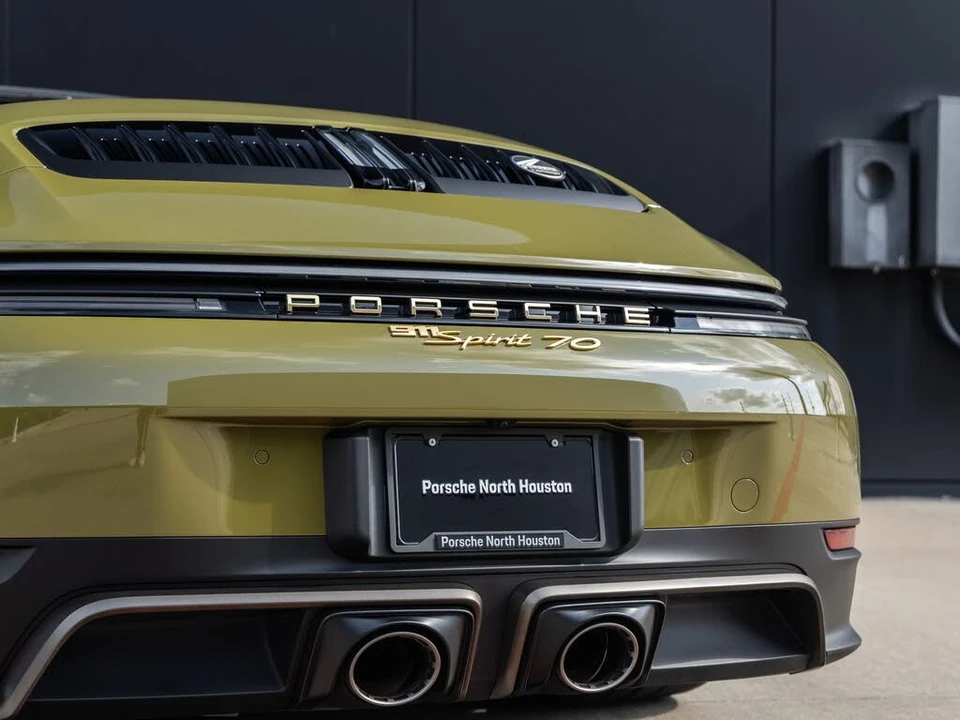 2026 Porsche 911 - Image 17 of 31