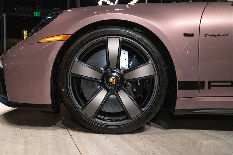 2026 Porsche 911 - Image 14 of 31