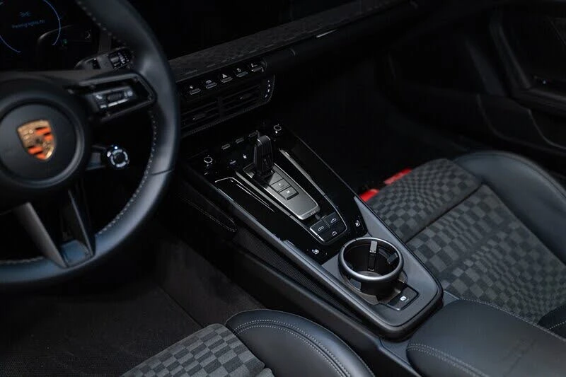 2026 Porsche 911 - Image 21 of 31