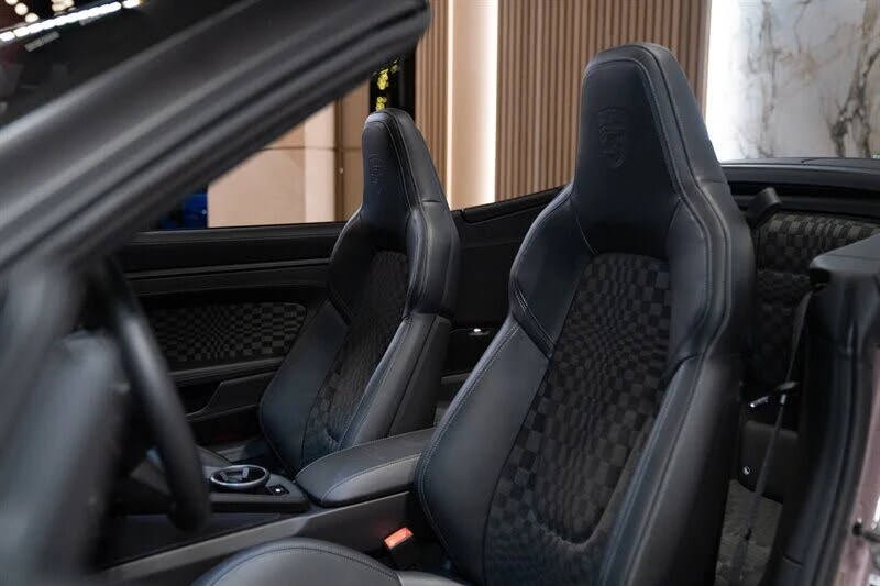 2026 Porsche 911 - Image 19 of 31