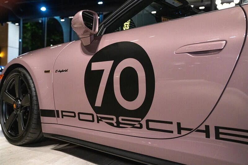 2026 Porsche 911 - Image 15 of 31