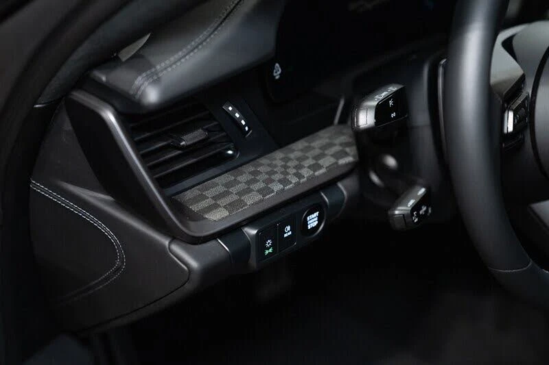 2026 Porsche 911 - Image 26 of 31