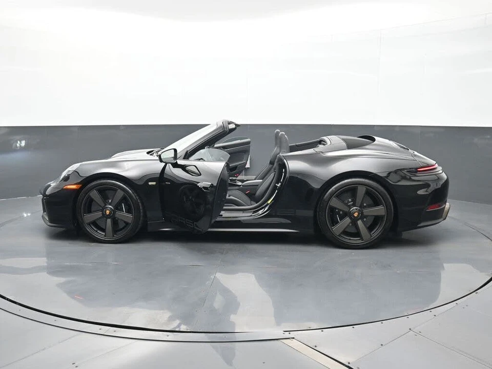 2026 Porsche 911 - Image 26 of 30