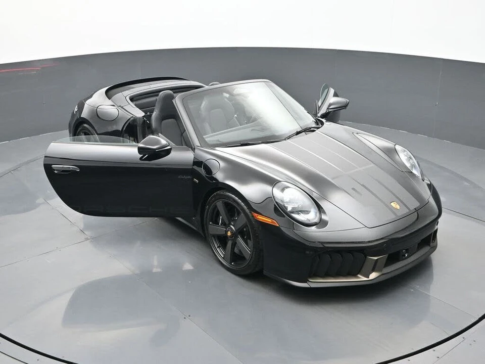2026 Porsche 911 - Image 29 of 30