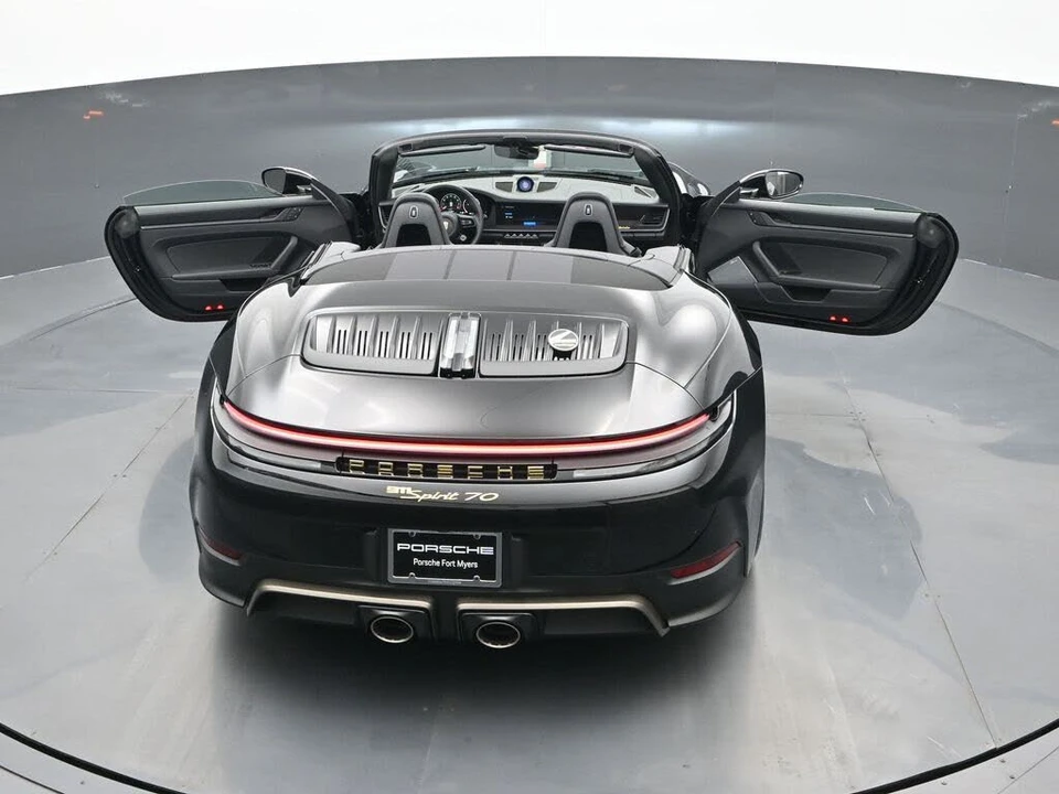 2026 Porsche 911 - Image 24 of 30