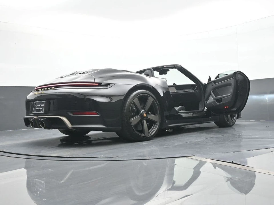 2026 Porsche 911 - Image 23 of 30