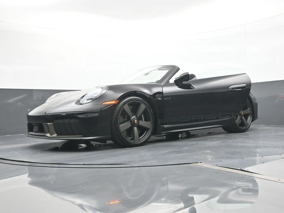 2026 Porsche 911 - Image 27 of 30
