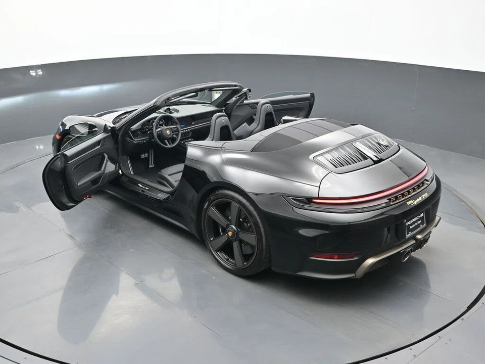 2026 Porsche 911 - Image 25 of 30