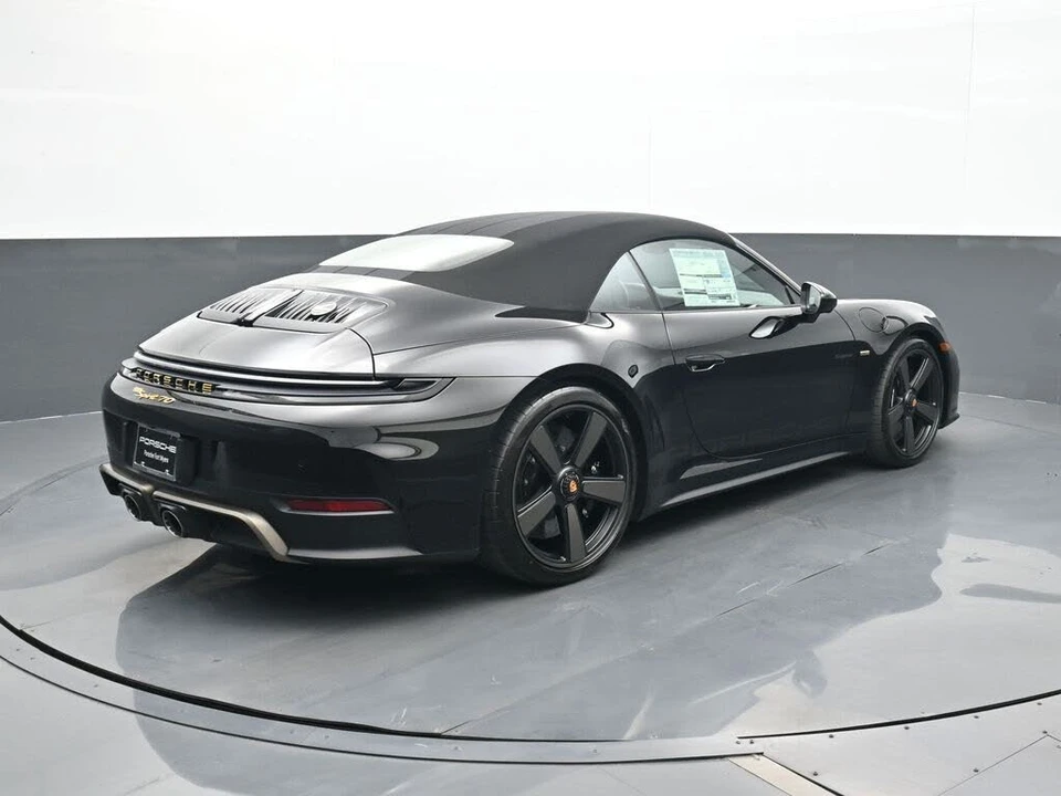 2026 Porsche 911 - Image 19 of 30