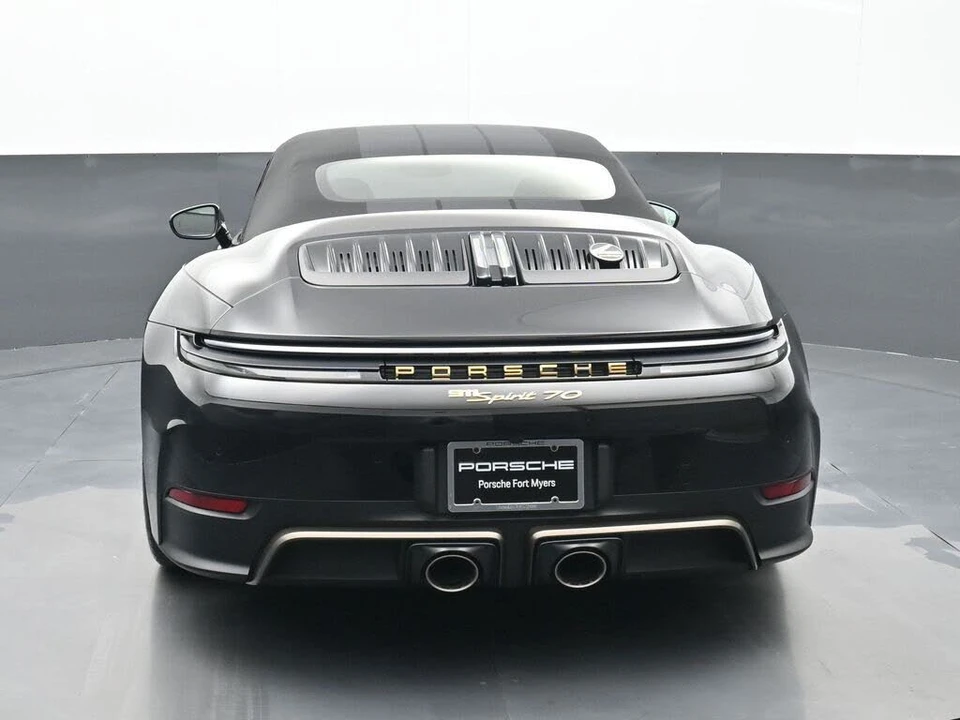 2026 Porsche 911 - Image 18 of 30