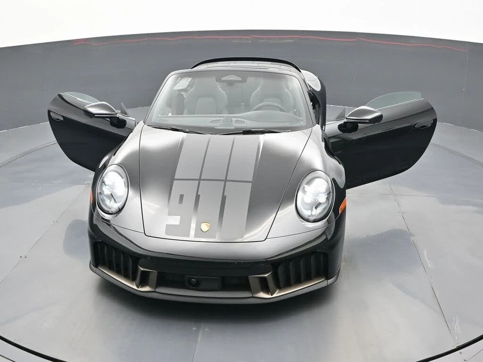 2026 Porsche 911 - Image 28 of 30