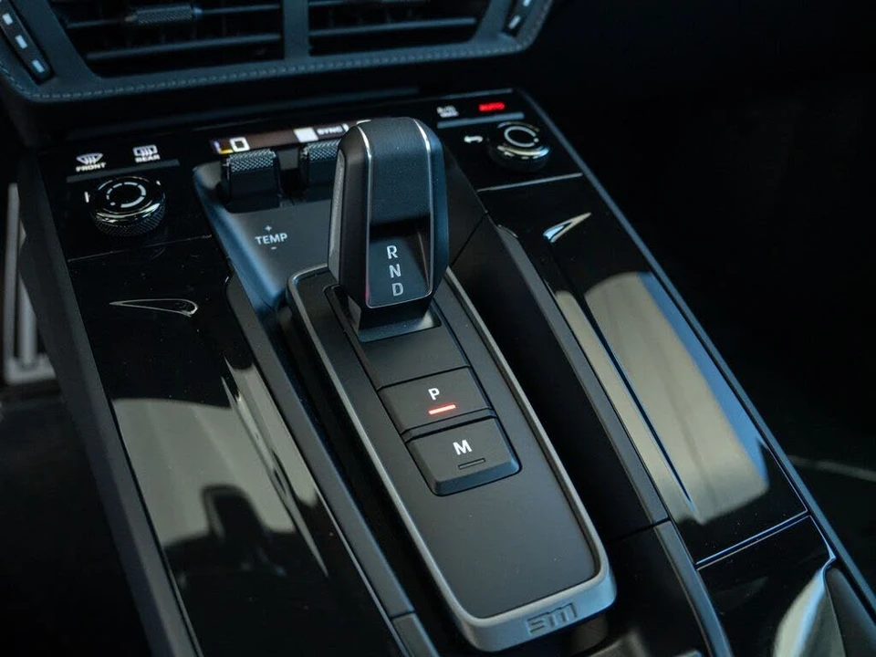 2026 Porsche 911 - Image 27 of 31
