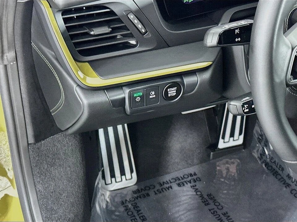 2026 Porsche 911 - Image 11 of 31