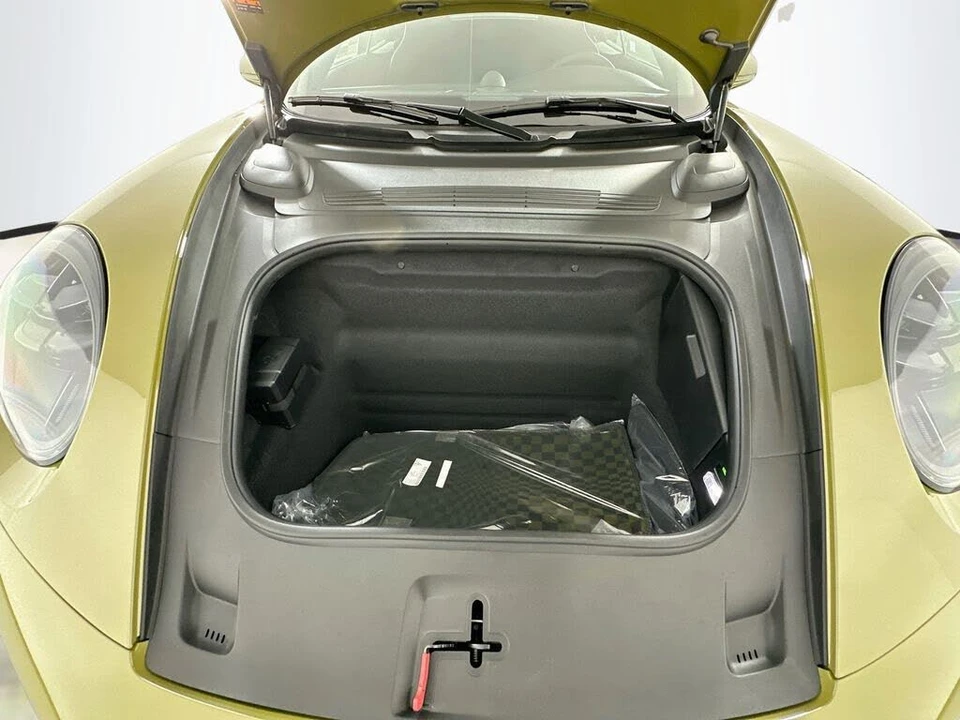 2026 Porsche 911 - Image 29 of 31