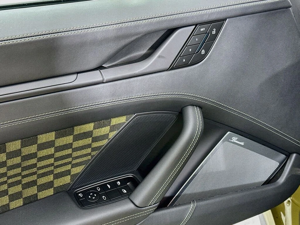 2026 Porsche 911 - Image 19 of 31