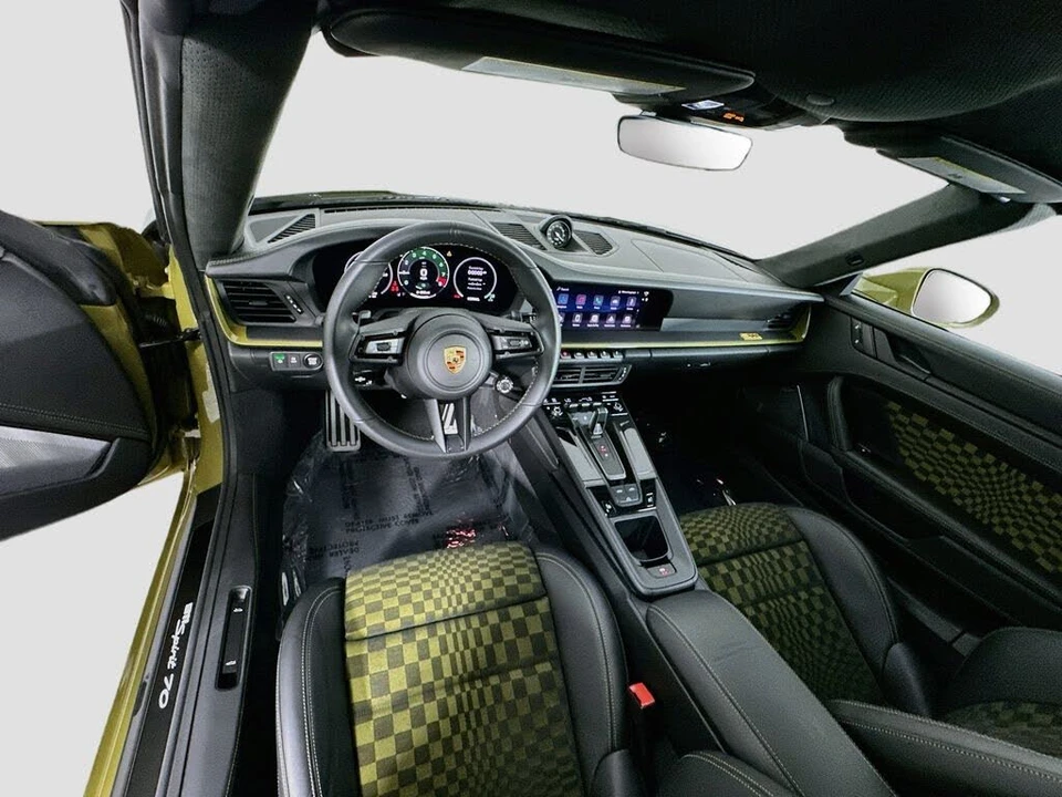 2026 Porsche 911 - Image 24 of 31
