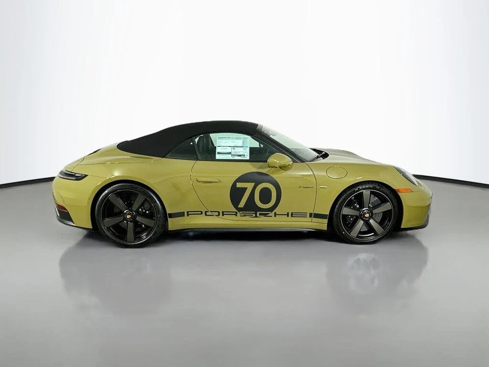 2026 Porsche 911 - Image 8 of 31