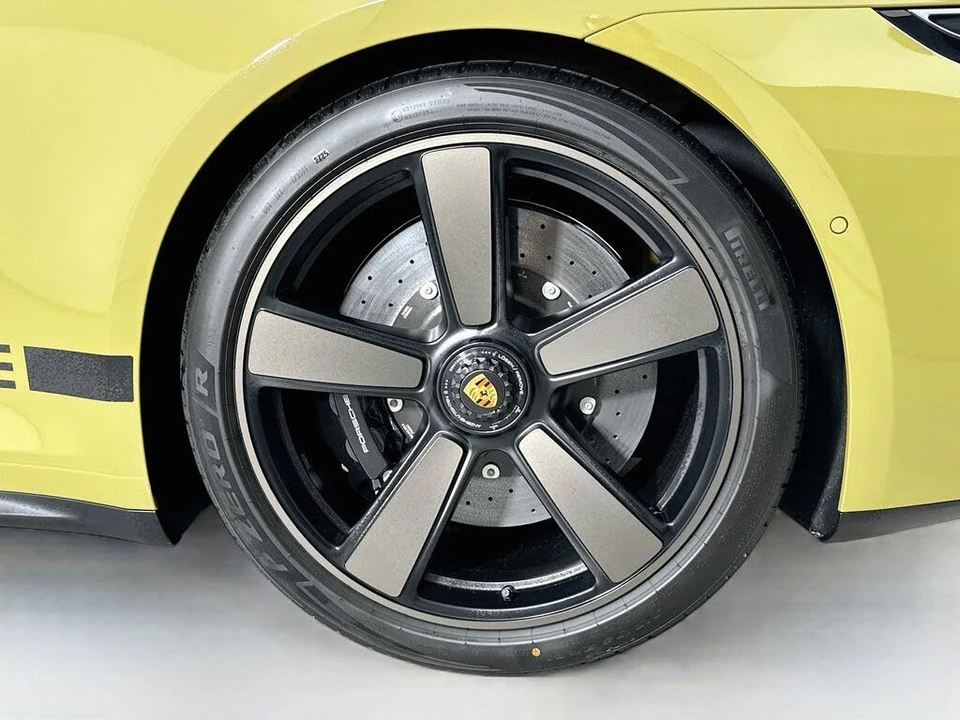 2026 Porsche 911 - Image 30 of 31