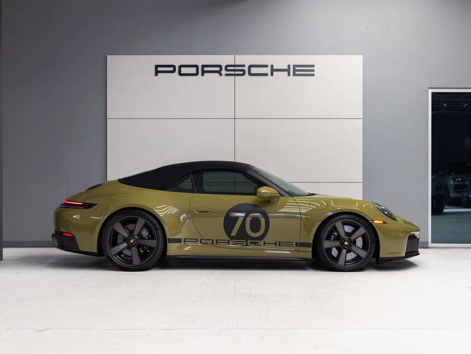 2026 Porsche 911 - Image 8 of 31
